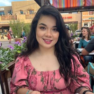 Meet your Posher, Sarahi